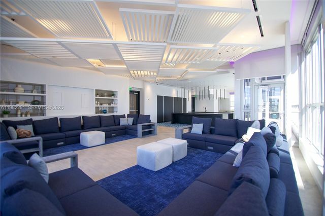 227 NE 2nd St 2601, Miami, FL 33132