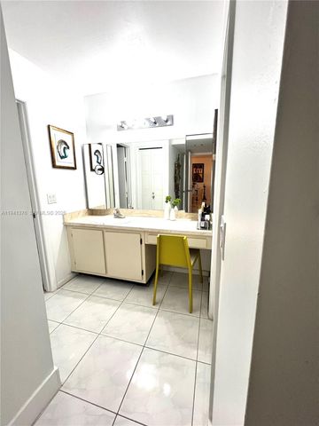 408 Lakeview Dr 102, Weston, FL 33326