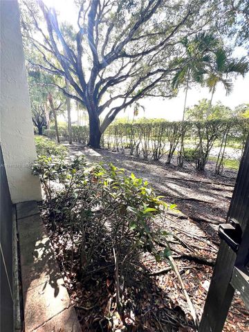 408 Lakeview Dr 102, Weston, FL 33326