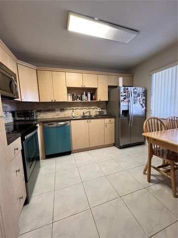 408 Lakeview Dr 102, Weston, FL 33326