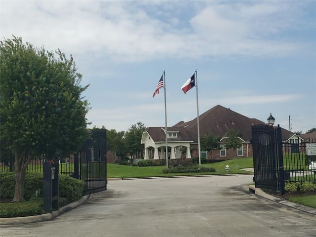 3326 Spring Landing Lane, Pearland, TX 77584