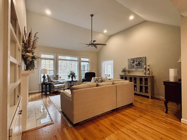 498 Dearman St, Smithville, TN 37166