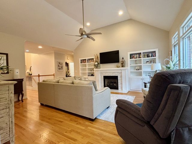 498 Dearman St, Smithville, TN 37166