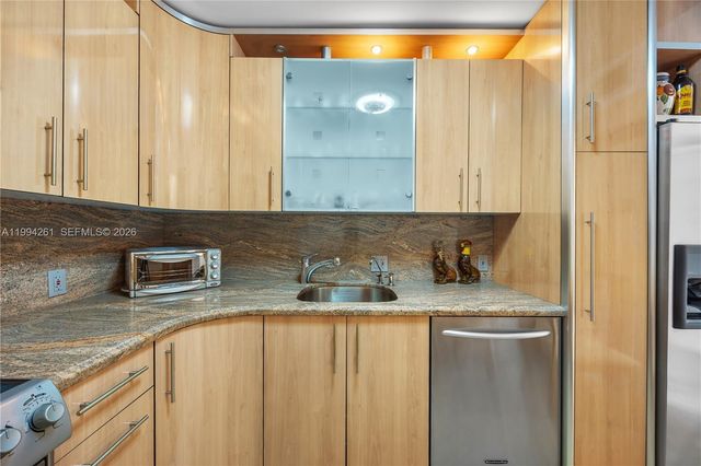 20379 W Country Club Dr 2236, Aventura, FL 33180