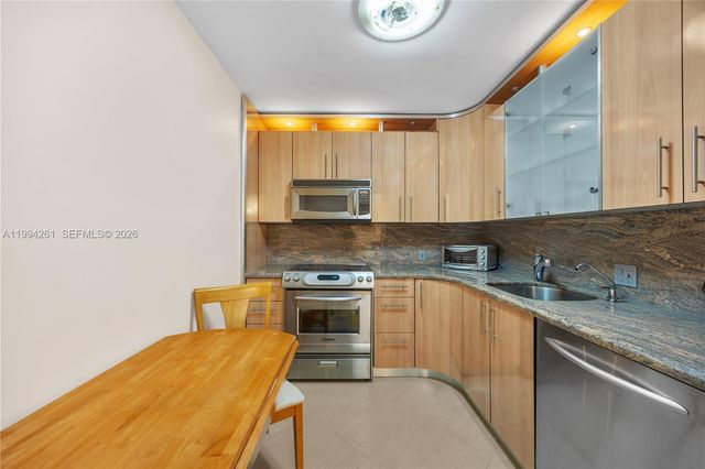 20379 W Country Club Dr 2236, Aventura, FL 33180