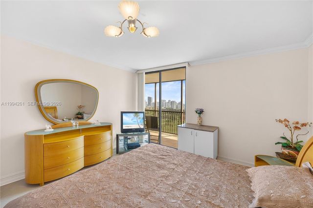 20379 W Country Club Dr 2236, Aventura, FL 33180