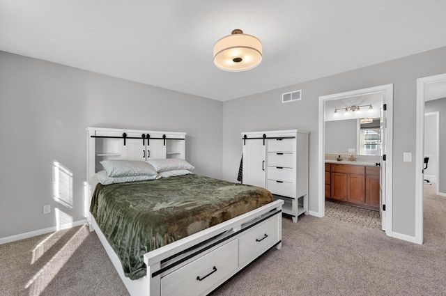 828 Shadowwood Trail, Sun Prairie, WI 53590