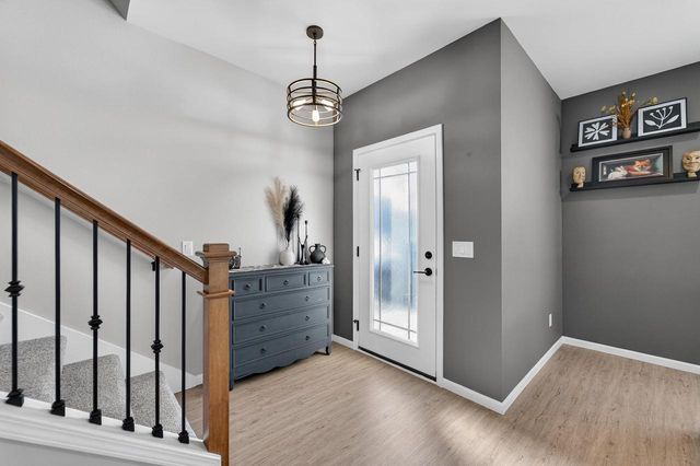 828 Shadowwood Trail, Sun Prairie, WI 53590