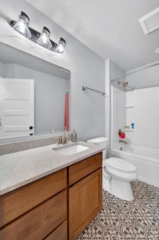 828 Shadowwood Trail, Sun Prairie, WI 53590