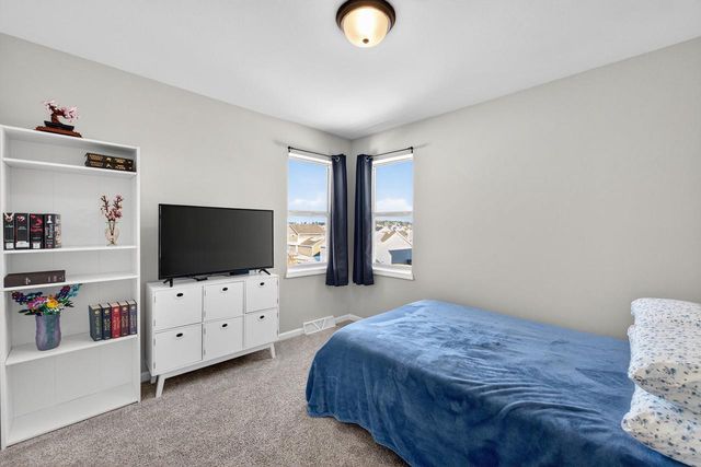 828 Shadowwood Trail, Sun Prairie, WI 53590