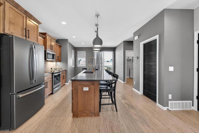 828 Shadowwood Trail, Sun Prairie, WI 53590