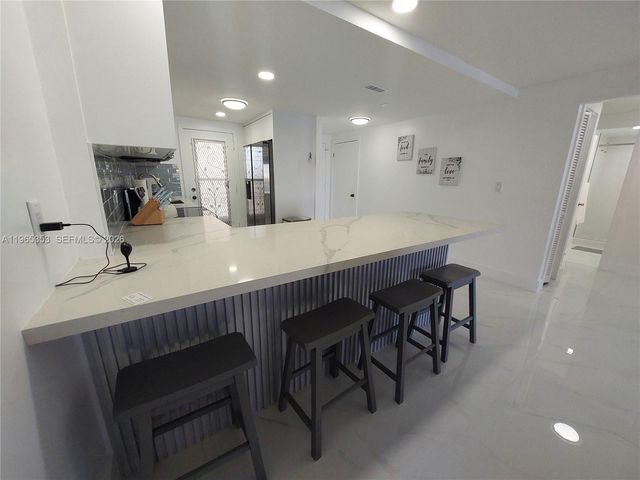 400 Golden Isles Dr 47, Hallandale Beach, FL 33009