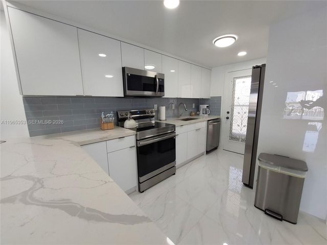 400 Golden Isles Dr 47, Hallandale Beach, FL 33009