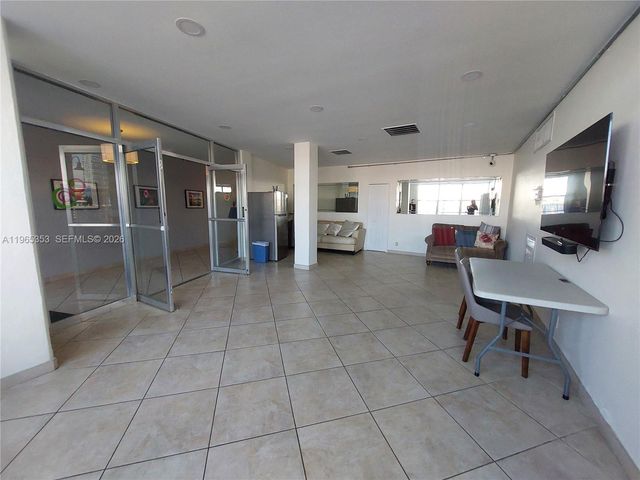 400 Golden Isles Dr 47, Hallandale Beach, FL 33009