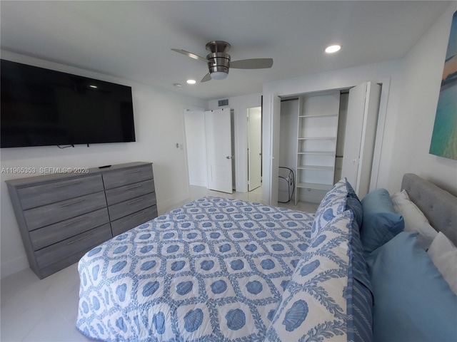 400 Golden Isles Dr 47, Hallandale Beach, FL 33009