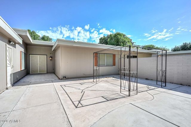 10314 W SPANISH MOSS Lane, Sun City, AZ 85373