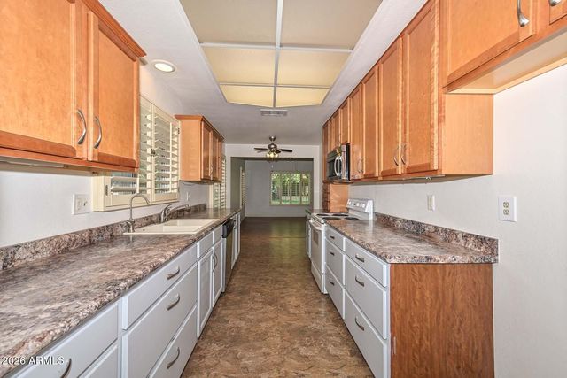 10314 W SPANISH MOSS Lane, Sun City, AZ 85373
