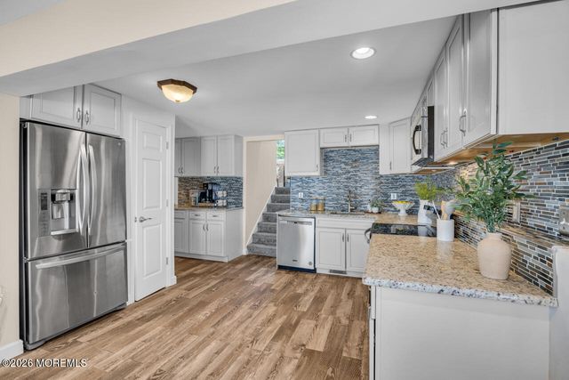 10 Collinson Drive, Middletown, NJ 07748