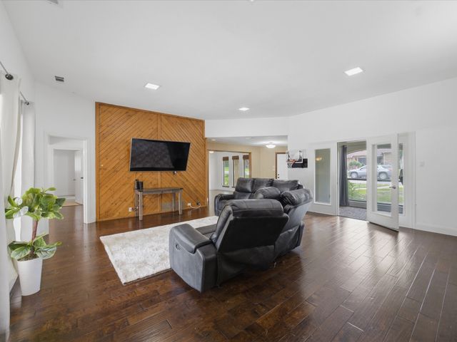 1214 Fawn Ridge Drive, Duncanville, TX 75137