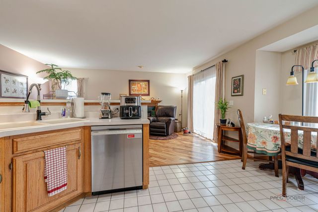 1315 Lily Court, Grayslake, IL 60030