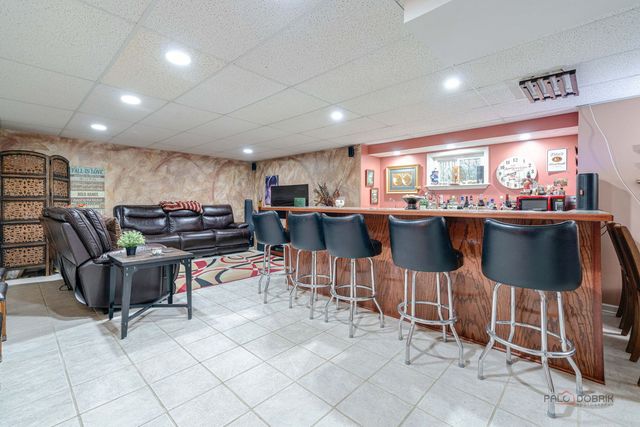 1315 Lily Court, Grayslake, IL 60030