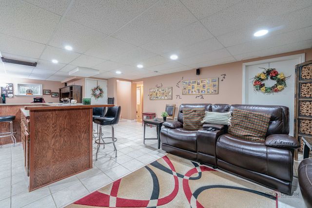 1315 Lily Court, Grayslake, IL 60030