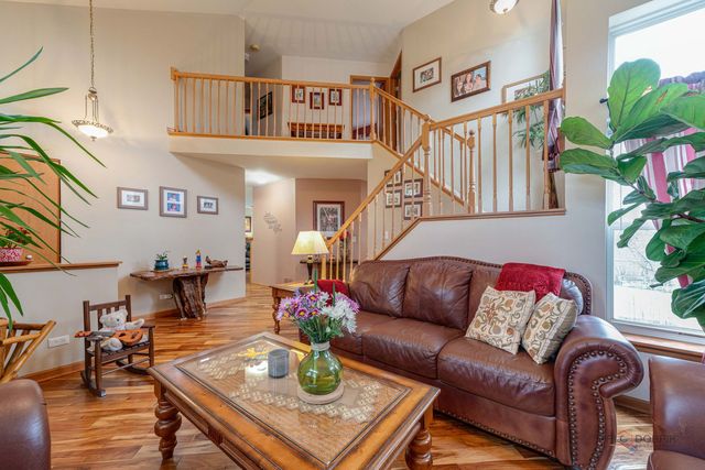 1315 Lily Court, Grayslake, IL 60030