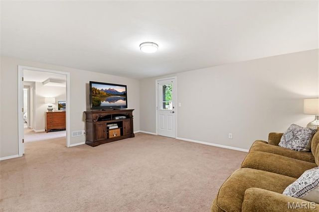 4 Cambourne Court, St Peters, MO 63376