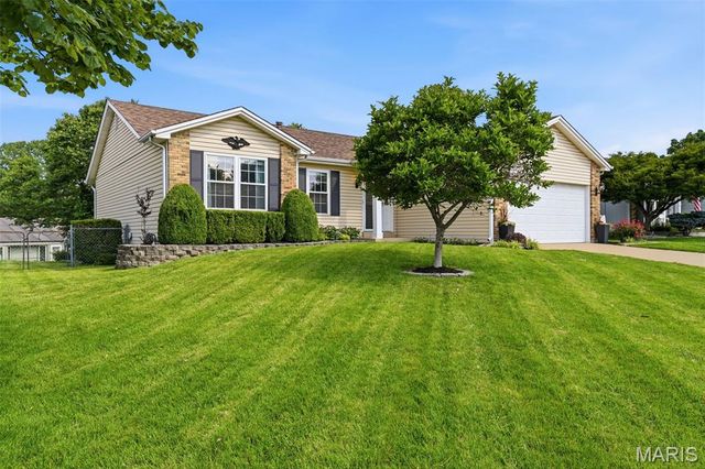 4 Cambourne Court, St Peters, MO 63376