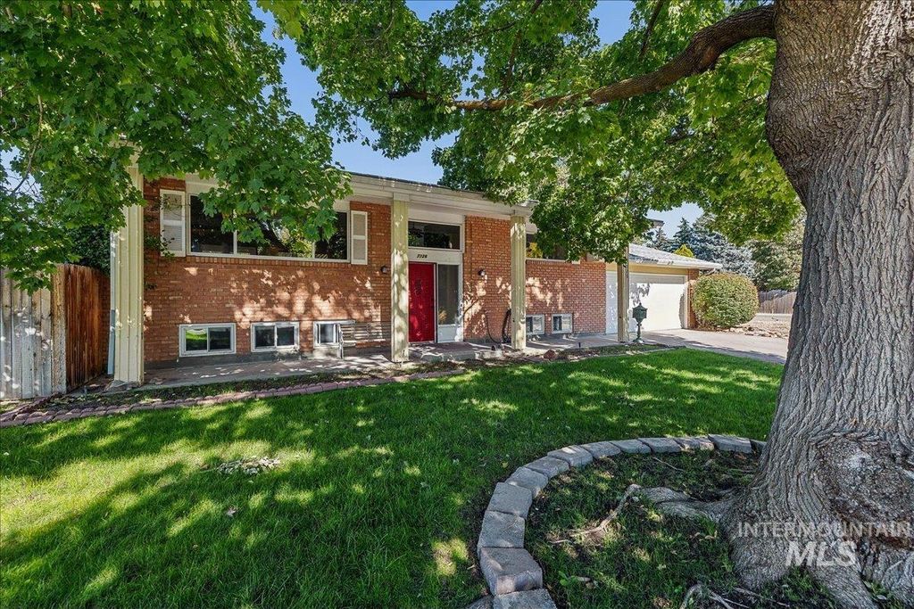 7226 W Cedarwood, Boise, ID 83709 photo 2