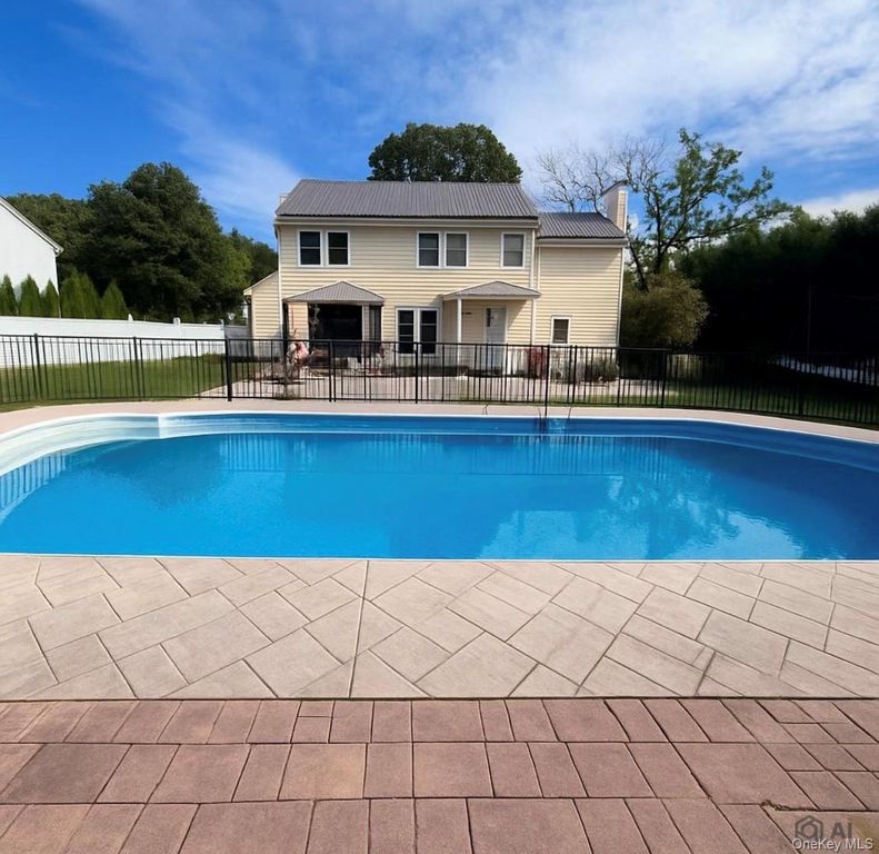 37 Howard Drive, Coram, NY 11727 — photo 3