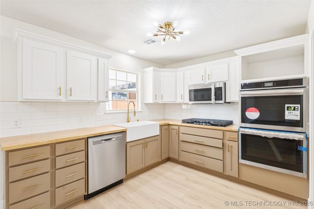 11229 S Nandina Avenue, Jenks, OK 74037