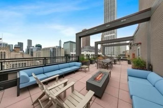 247 E Chestnut Street 2004, Chicago, IL 60611