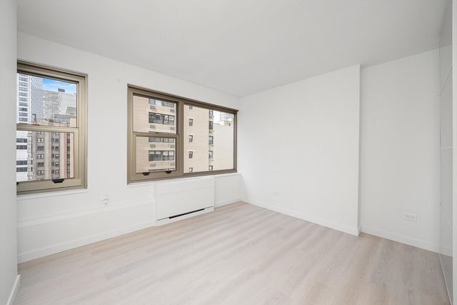 247 E Chestnut Street 2004, Chicago, IL 60611