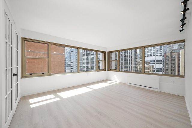 247 E Chestnut Street 2004, Chicago, IL 60611