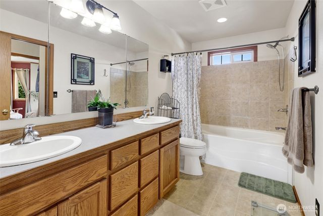 1048 Edgewater Lane, Lynden, WA 98264