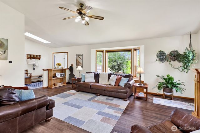 1048 Edgewater Lane, Lynden, WA 98264