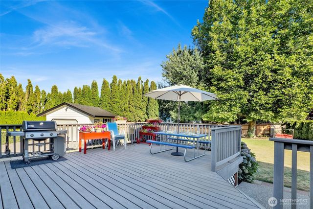 1048 Edgewater Lane, Lynden, WA 98264