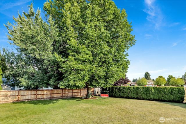 1048 Edgewater Lane, Lynden, WA 98264