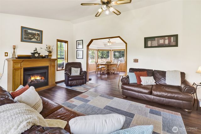 1048 Edgewater Lane, Lynden, WA 98264