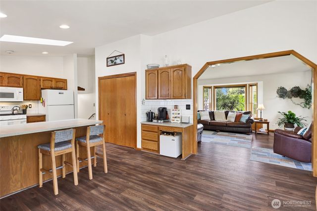 1048 Edgewater Lane, Lynden, WA 98264