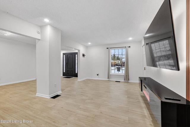 608 Iroquois Ave, Louisville, KY 40214