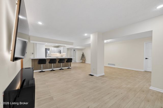 608 Iroquois Ave, Louisville, KY 40214