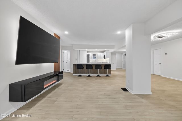 608 Iroquois Ave, Louisville, KY 40214