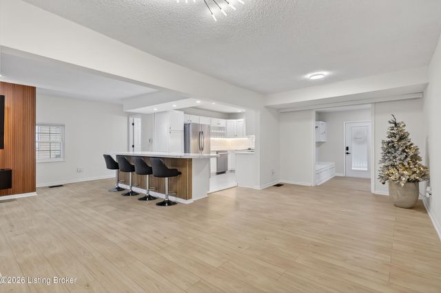 608 Iroquois Ave, Louisville, KY 40214