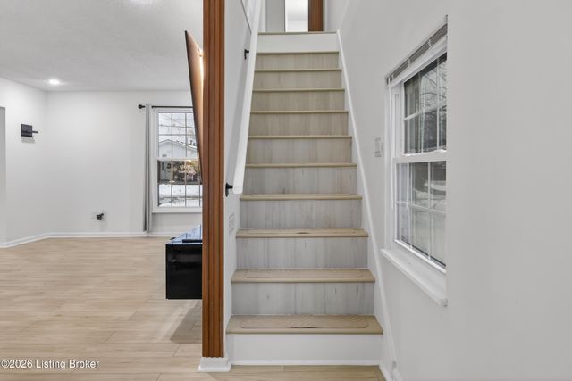 608 Iroquois Ave, Louisville, KY 40214