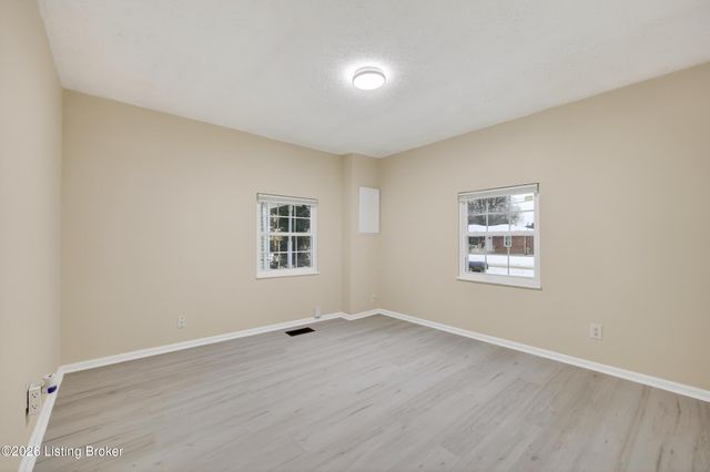 608 Iroquois Ave, Louisville, KY 40214