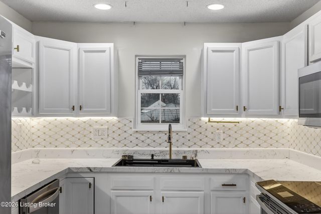 608 Iroquois Ave, Louisville, KY 40214