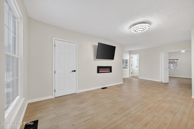 608 Iroquois Ave, Louisville, KY 40214