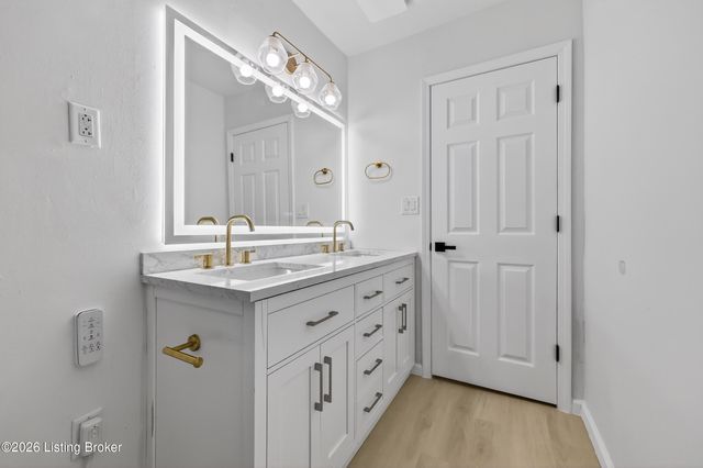 608 Iroquois Ave, Louisville, KY 40214